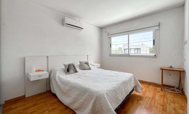 CASA 2 DORMITORIOS EN VENTA PARQUE SICARDI + PATIO