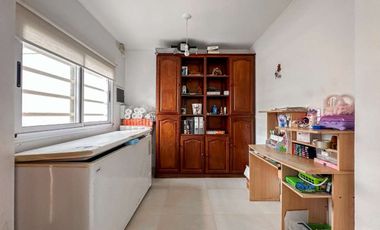 CASA 2 DORMITORIOS EN VENTA PARQUE SICARDI + PATIO