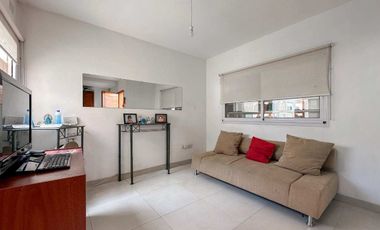 CASA 2 DORMITORIOS EN VENTA PARQUE SICARDI + PATIO