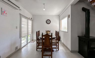 CASA 2 DORMITORIOS EN VENTA PARQUE SICARDI + PATIO