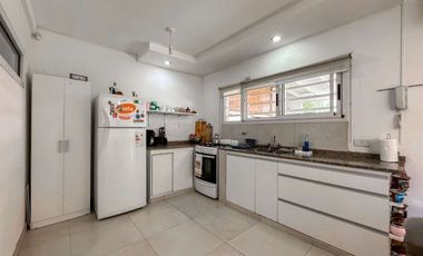 CASA 2 DORMITORIOS EN VENTA PARQUE SICARDI + PATIO
