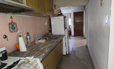 CASA EN VENTA DE 3 DOR Y GALPÓN EN BV.ALVEAR V.M.