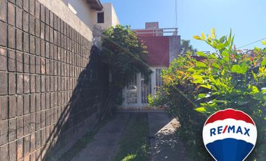 CASA EN VENTA DE 3 DOR Y GALPÓN EN BV.ALVEAR V.M.