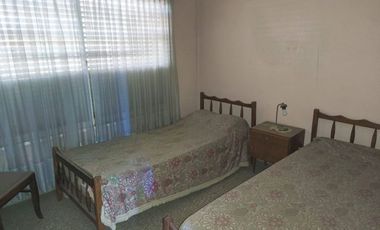 CASA EN VENTA DE 3 DOR Y GALPÓN EN BV.ALVEAR V.M.