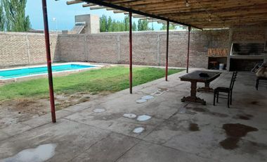 VENTA CASA + DEPTOS Y PISCINA JOCOLI VIEJO LAVALLE