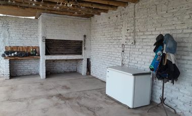 VENTA CASA + DEPTOS Y PISCINA JOCOLI VIEJO LAVALLE