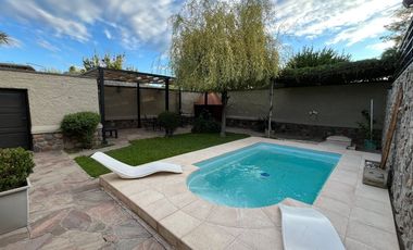 Gran casa en alquiler con piscina en Las Heras