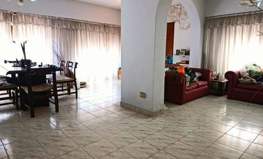 VENTA CASA 4 AMB + DEPENDENCIA PERMUTA R. MEJIA