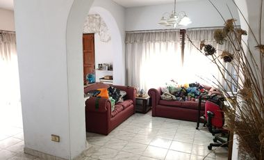 VENTA CASA 4 AMB + DEPENDENCIA PERMUTA R. MEJIA