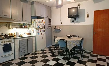 VENTA CASA 4 AMB + DEPENDENCIA PERMUTA R. MEJIA