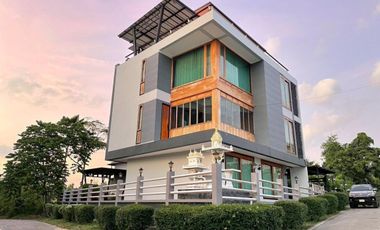 House for sale near the sea, Wang Kaew, Rayong. Corner house with panoramic sea views and a resort-like atmosphere.
