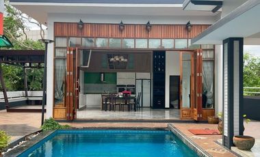 House for sale near the sea, Wang Kaew, Rayong. Corner house with panoramic sea views and a resort-like atmosphere.
