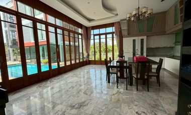 House for sale near the sea, Wang Kaew, Rayong. Corner house with panoramic sea views and a resort-like atmosphere.