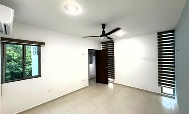 Amplia Casa de 4 recámaras y Piscina en Privada con Amenidades