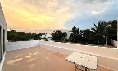 Amplia Casa de 4 recámaras y Piscina en Privada con Amenidades