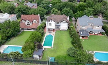 VENTA CASA 8 AMB - CLUB DE CAMPO PUEYRREDÓN