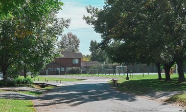 VENTA CASA 8 AMB - CLUB DE CAMPO PUEYRREDÓN
