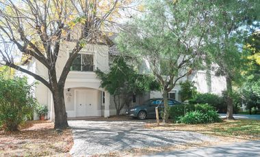 VENTA CASA 8 AMB - CLUB DE CAMPO PUEYRREDÓN