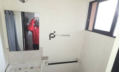 Espaciosa Casa de 2 Pisos en Macul: 5 Dormitorios y Gran Patio Privado