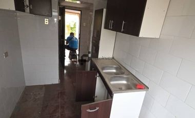 Espaciosa Casa de 2 Pisos en Macul: 5 Dormitorios y Gran Patio Privado