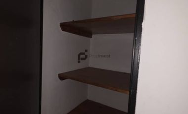Espaciosa Casa de 2 Pisos en Macul: 5 Dormitorios y Gran Patio Privado