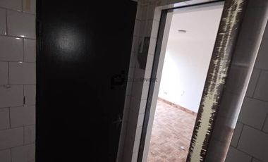 Espaciosa Casa de 2 Pisos en Macul: 5 Dormitorios y Gran Patio Privado