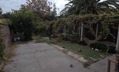 Espaciosa Casa de 2 Pisos en Macul: 5 Dormitorios y Gran Patio Privado