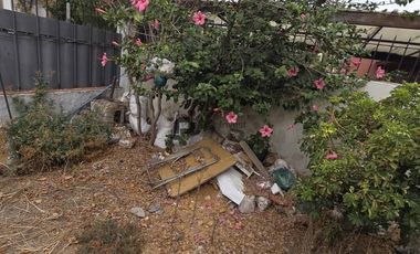 Espaciosa Casa de 2 Pisos en Macul: 5 Dormitorios y Gran Patio Privado