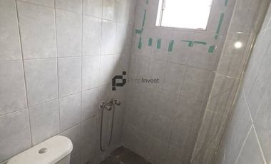 Espaciosa Casa de 2 Pisos en Macul: 5 Dormitorios y Gran Patio Privado