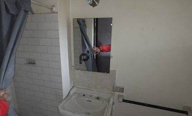 Espaciosa Casa de 2 Pisos en Macul: 5 Dormitorios y Gran Patio Privado