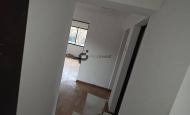 Espaciosa Casa de 2 Pisos en Macul: 5 Dormitorios y Gran Patio Privado
