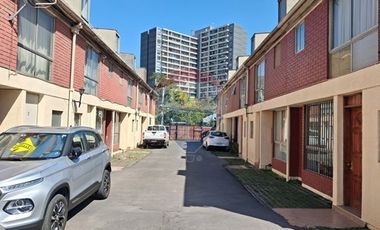CASA EN CONDOMINIO CERRADO A PASOS DEL METRO