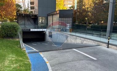 Bodegas en edificio de oficinas clase A