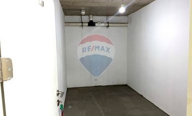 Bodegas en edificio de oficinas clase A