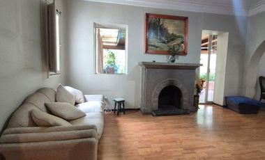VENTA EXCLUSIVA CASA A PASOS METRO ÑUÑOA