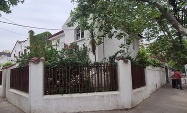 VENTA EXCLUSIVA CASA A PASOS METRO ÑUÑOA