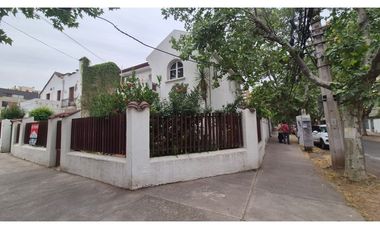 VENTA EXCLUSIVA CASA A PASOS METRO ÑUÑOA