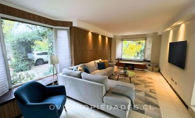 CASA EN CONDOMINIO, 5D + SERVICIOS, PRECIOSA VISTA JARDÍN