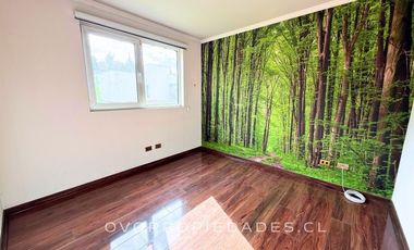 CASA EN CONDOMINIO, 5D + SERVICIOS, PRECIOSA VISTA JARDÍN