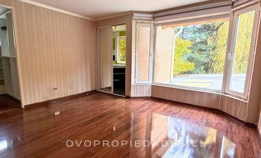 CASA EN CONDOMINIO, 5D + SERVICIOS, PRECIOSA VISTA JARDÍN