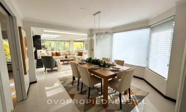 CASA EN CONDOMINIO, 5D + SERVICIOS, PRECIOSA VISTA JARDÍN