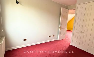 CASA EN CONDOMINIO, 5D + SERVICIOS, PRECIOSA VISTA JARDÍN