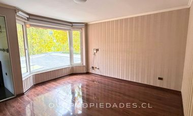 CASA EN CONDOMINIO, 5D + SERVICIOS, PRECIOSA VISTA JARDÍN