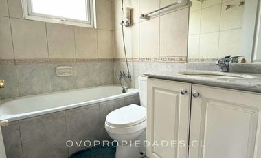 CASA EN CONDOMINIO, 5D + SERVICIOS, PRECIOSA VISTA JARDÍN