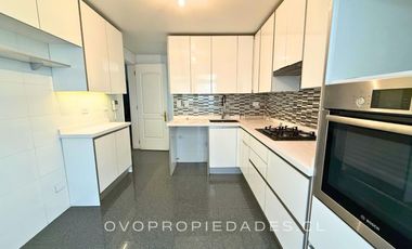 CASA EN CONDOMINIO, 5D + SERVICIOS, PRECIOSA VISTA JARDÍN