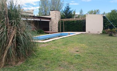 Casa con parque y pileta
