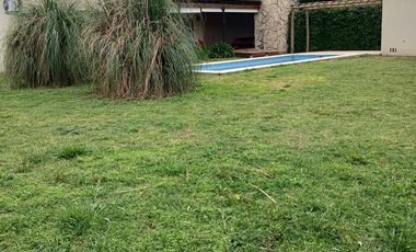 Casa con parque y pileta
