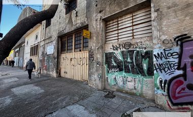Galpón - Depósito de 303 m2.  LANUS OESTE - ALQUILER - VENTA