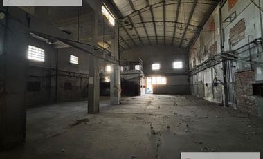Galpón - Depósito de 303 m2.  LANUS OESTE - ALQUILER - VENTA