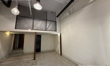 Local comercial  en venta 41 mts  Zona de Olivos -  Frente a la estacion